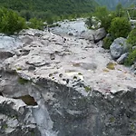 Bujtina Shpjia E Gjyshit