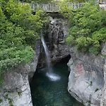 Hotel Bujtina Shpjia E Gjyshit *