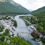 Bujtina Shpjia E Gjyshit Nderlysaj