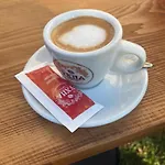 Bujtina Shpjia E Gjyshit Hotel
