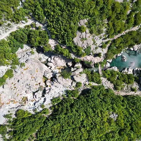 酒店 Bujtina Shpjia E Gjyshit *