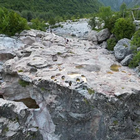 Bujtina Shpjia E Gjyshit