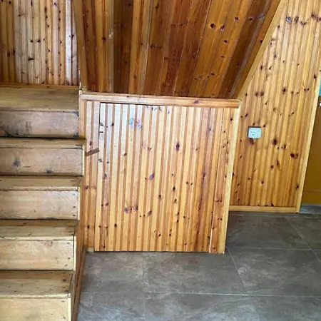 Bujtina Shpjia E Gjyshit Nderlysaj