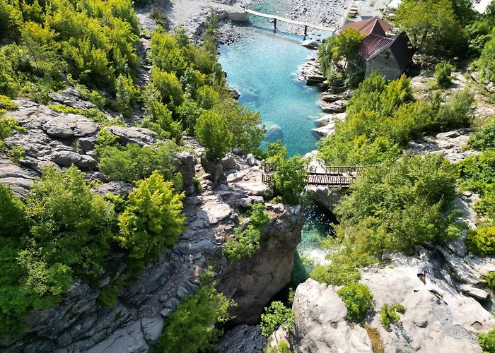Bujtina Shpjia E Gjyshit *