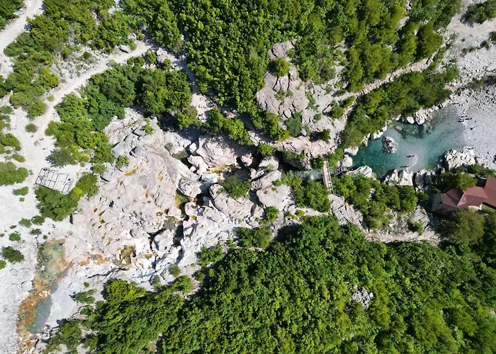 Отель Bujtina Shpjia E Gjyshit *