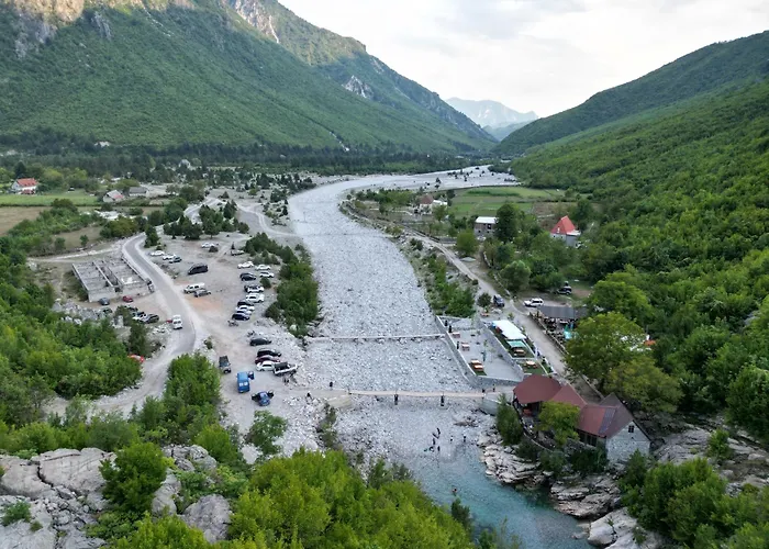 Bujtina Shpjia E Gjyshit Nderlysaj