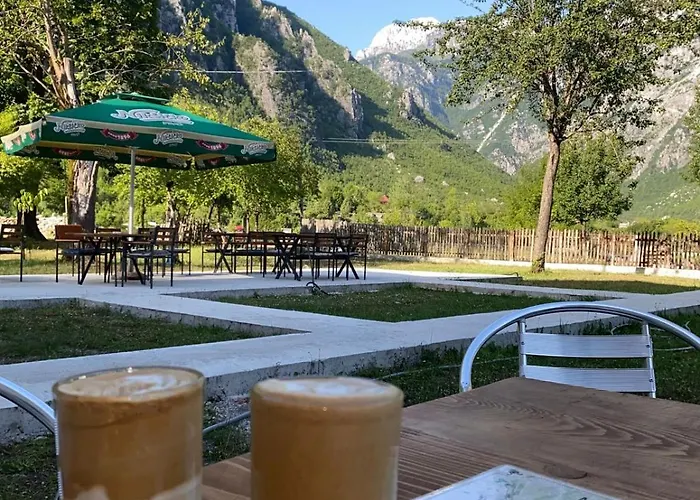 Bujtina Shpjia E Gjyshit Nderlysaj