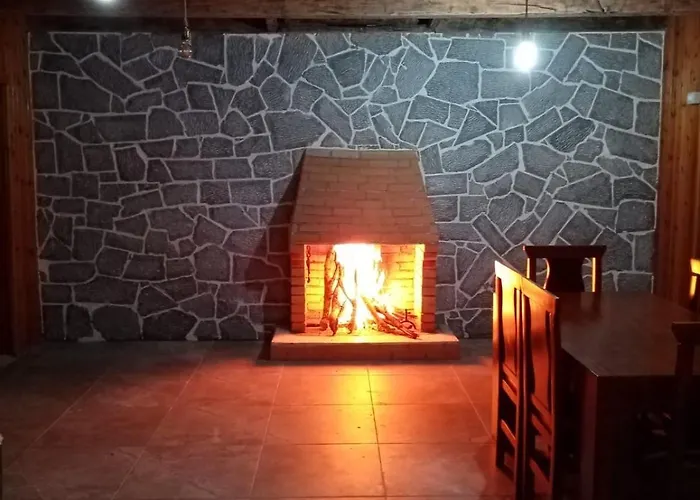 Bujtina Shpjia E Gjyshit * Nderlysaj