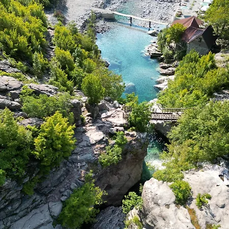 Bujtina Shpjia E Gjyshit *