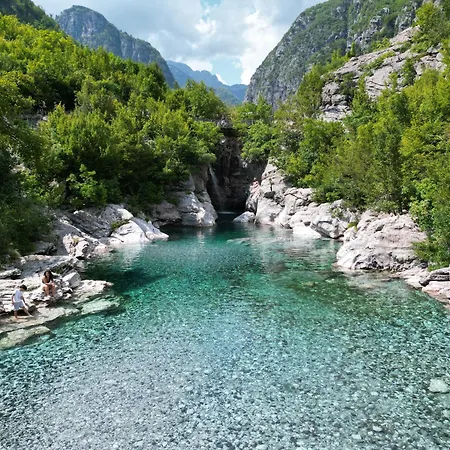Bujtina Shpjia E Gjyshit Nderlysaj