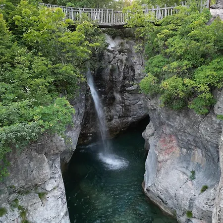 Hotel Bujtina Shpjia E Gjyshit *