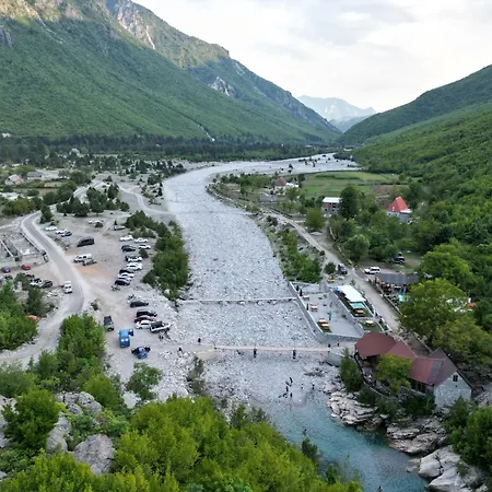 Bujtina Shpjia E Gjyshit Nderlysaj