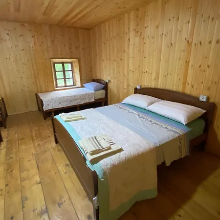 Szálloda Bujtina Shpjia E Gjyshit Nderlysaj