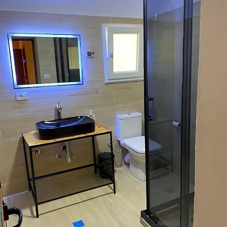 Hotel Bujtina Shpjia E Gjyshit *