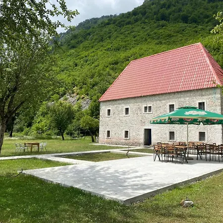 Bujtina Shpjia E Gjyshit *