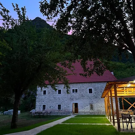 Hotel Bujtina Shpjia E Gjyshit