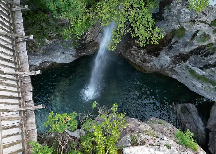 Bujtina Shpjia E Gjyshit Hotel Nderlysaj