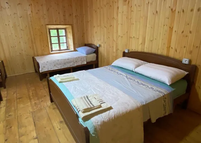 Hotel Bujtina Shpjia E Gjyshit Nderlysaj